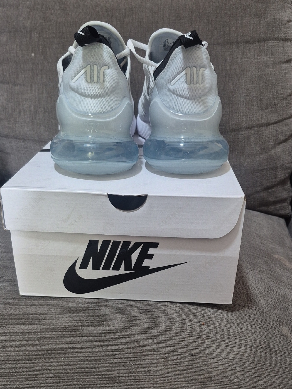 Nike Air Max 270 Men’s 9.5 White Black Sneakers - Picture 2 of 6